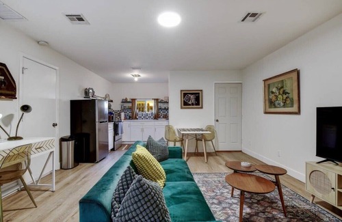 North San Antonio - SAT Casa | Contemporary Charm in San Antonio Oasis