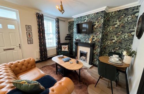 Barnsley Casa | Contemporary & Chic inner terrace 5 mins from Barnsley town centre