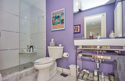 Norwalk Condominio | Contemporary Condo close to town, metro north and beach
