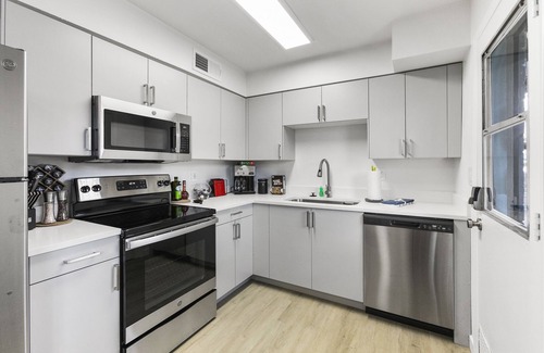 Camelback East Apartamento | Contemporary Condo in Central Biltmore