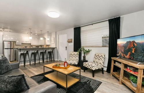 Old Town Apartamento | Contemporary condo in the heart of Old Town