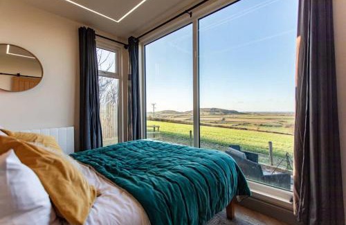Newton St Loe Casa | Contemporary Container with hot tub