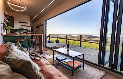 Newton St Loe Casa | Contemporary Container with hot tub