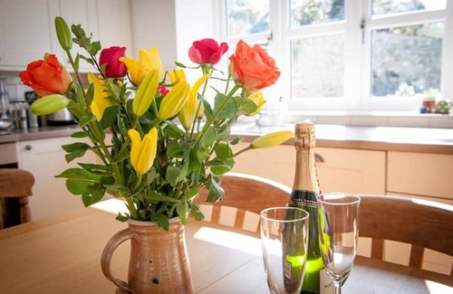 Musbury Cabaña | Contemporary cottage in lovely Devon village.
