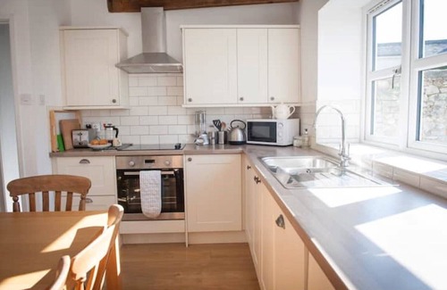 Musbury Cabaña | Contemporary cottage in lovely Devon village.