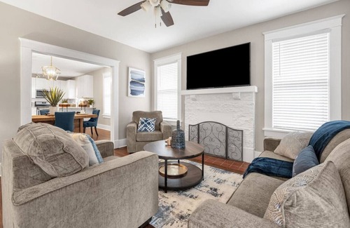Vollintine-Evergreen Casa | Contemporary Cottage near zoo and Rhodes college