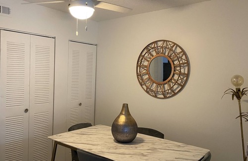 Survey Creek Apartamento | ∰ Contemporary Extended stay ∰ King Bed ∰ Near Hospitals - Cantena