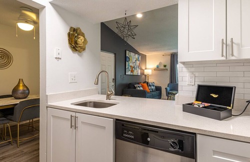 Survey Creek Apartamento | ∰ Contemporary Extended stay ∰ King Bed ∰ Near Hospitals - Cantena