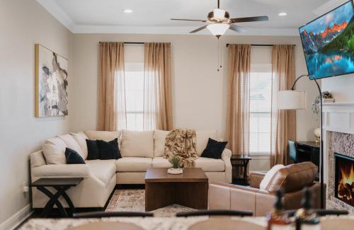 Lake Charles Casa | Contemporary Fast Wifi Comfortable