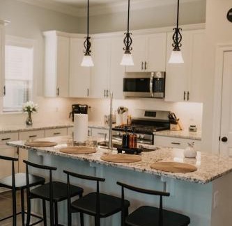 Lake Charles Casa | Contemporary Fast Wifi Comfortable