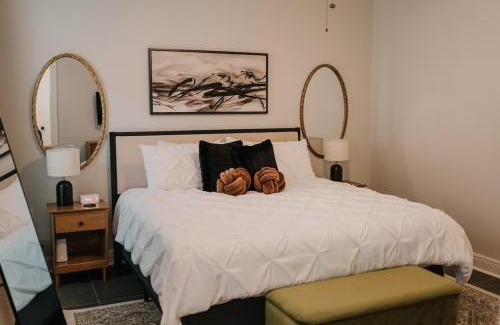Lake Charles Casa | Contemporary Fast Wifi Comfortable