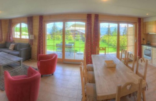 Anzere Apartamento | Apartamento contemporáneo que ofrece una superficie habitable de aproximadamente 230 m2 con el jardín. Calurosamente