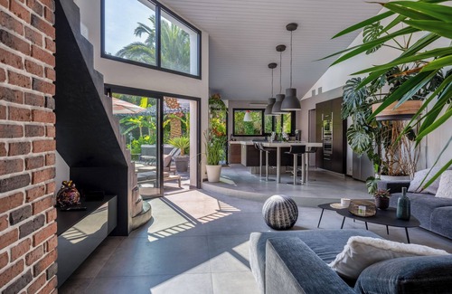 Lagord Casa | Contemporary house 180 M2 with swimming pool and jacuzzi tropical atmosphere