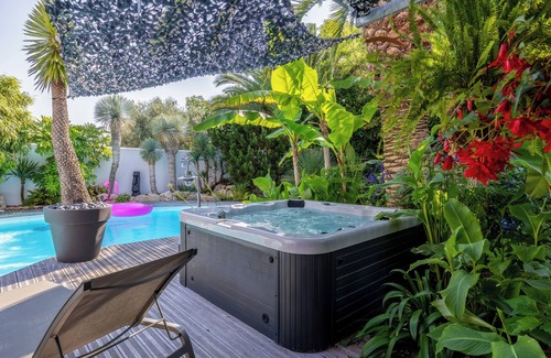 Lagord Casa | Contemporary house 180 M2 with swimming pool and jacuzzi tropical atmosphere