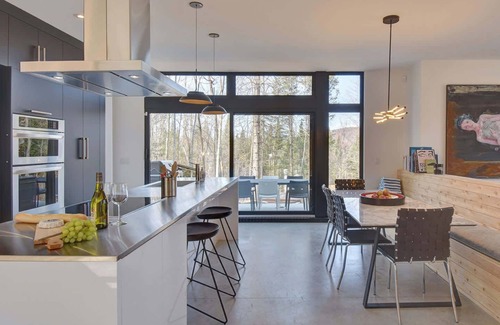 Lac-Superieur Chalet De Esquí | Contemporary in Nature Cabin w/ Spa, Sauna & EV Friendly