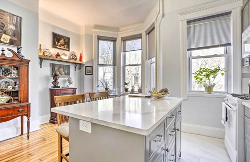 McGinley Square Casa | Contemporary Jersey City Abode ~ 5 Mi to NYC!