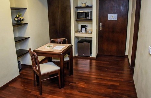 El Centro Hotel | Contemporary Junior Suite near Austral University