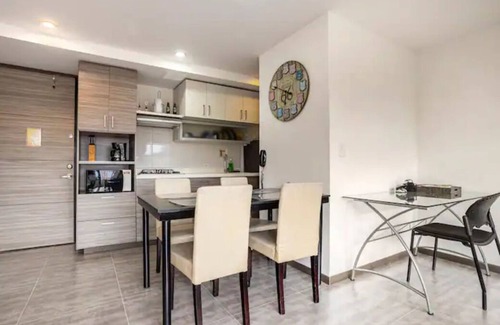 Suramericana Apartamento | Contemporaneo Loft, Un solo ambiente, Centrico, cerca al Metro.
