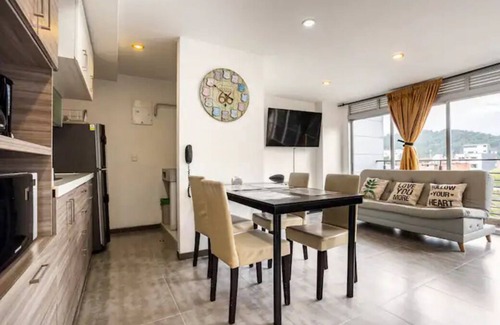 Suramericana Apartamento | Contemporaneo Loft, Un solo ambiente, Centrico, cerca al Metro.