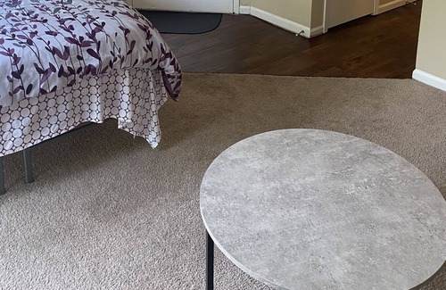 St. Charles Apartamento | Contemporary modern furnished studio apt.