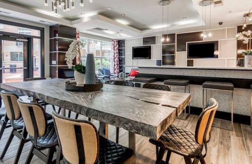 Eisenhower East Apartamento | 800 Carlyle - 505 · Contemporary Monochromatic 2BR in D/T Alexandria