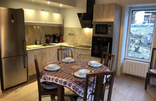Cauterets Apartamento | Contemporary mountain-style l'Isardère apartment