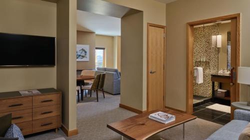 Snowmass Village Apartamento | Contemporary, Oversized 1 Bedroom Luxe Ski-Inout Residence With Additional Den