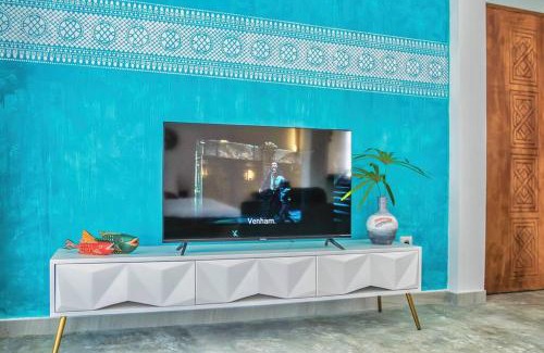 Beira Apartamento | Contemporary Private Studio with Pool and Kitchen