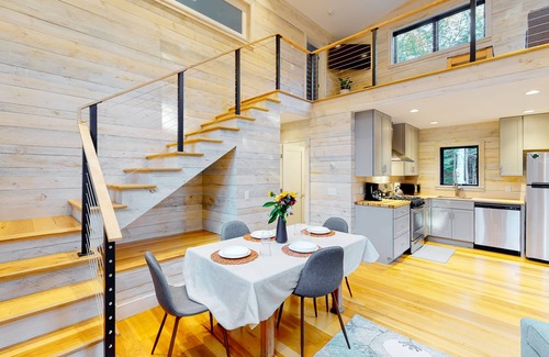 Lamoine Cabaña | Contemporary retreat with grill, firepit, & patio - walk to beach