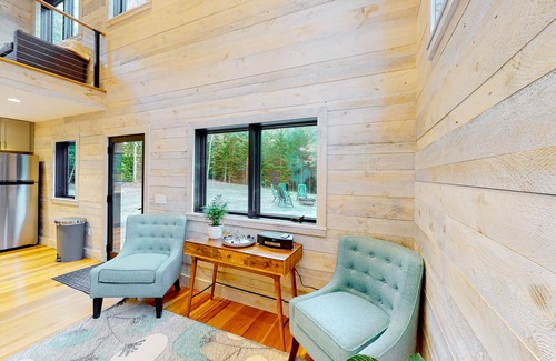 Lamoine Cabaña | Contemporary retreat with grill, firepit, & patio - walk to beach