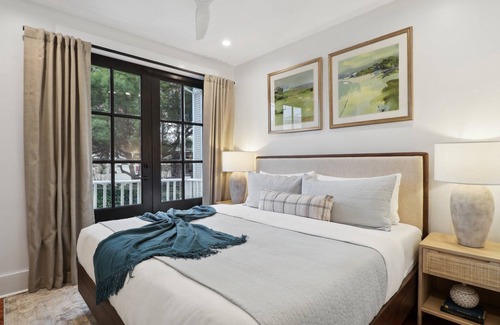 Historic Downtown Savannah Casa | Contemporary Savannah Retreat | Near Forsyth Park