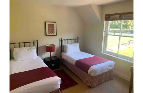 Auchterarder Casa | Contemporary Scottish Lodge -Pool & Spa Free Wifi