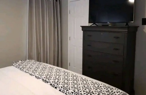 Pasadena Casa | Contemporary Stay in Pasadena