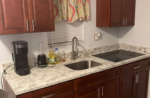 Oak Ridge Apartamento | Contemporary Studio W/Full kitchen near Universal