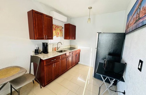 Oak Ridge Apartamento | Contemporary Studio W/Full kitchen near Universal