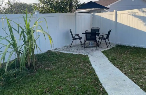 Oak Ridge Apartamento | Contemporary Studio W/Full kitchen near Universal