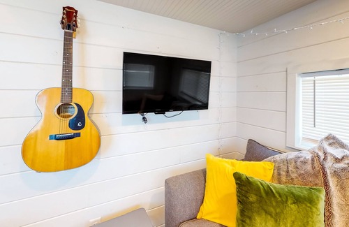 Kimberling City Cabaña | Contemporary tiny home with lake view, private W/D, firepit & gas grill
