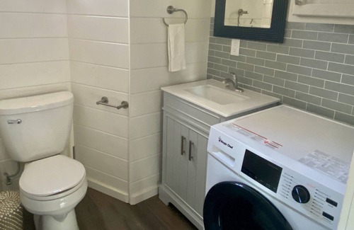 Kimberling City Cabaña | Contemporary tiny home with lake view, private W/D, firepit & gas grill