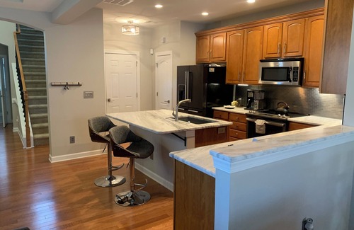 Charlotte Casa | Contemporary Townhouse in South Charlotte