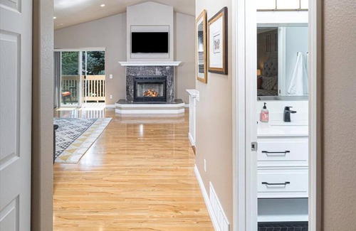 Turnagain Casa | Contemporary Turnagain Townhome