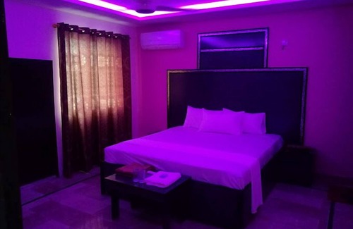 Gulshan-e-Iqbal Casa | Continental Guest house