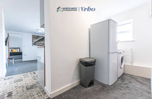 St Helens Condominio | Contractor/Corporate Stays – Full Amenities, Near Liverpool and Warrington