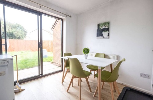 Bradley Stoke Casa | Contractor’s Haven in Patchway