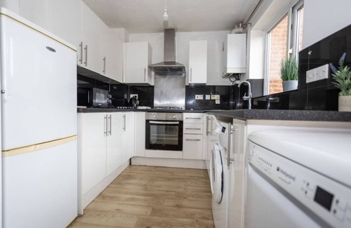 Bradley Stoke Casa | Contractor’s Haven in Patchway