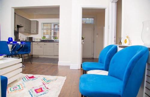 Wakefield Casa | Contractors 4bed Sleeps8 Groups Spacious Parking WIFI SmartTV