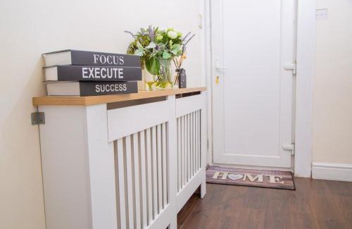 Wakefield Casa | Contractors 4bed Sleeps8 Groups Spacious Parking WIFI SmartTV