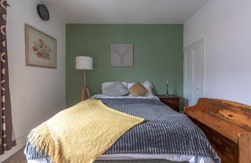 Reading Casa | Contractors Pad - 4 Bed Town House - Cent Reading - Free Parking