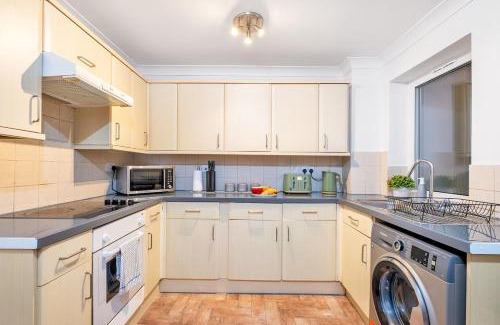 Peterborough Casa | Contractors Welcome to Chantry close stay!