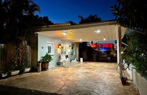 Naples Hotel | Conty's Motel