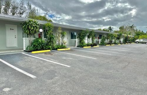 Naples Hotel | Conty's Motel